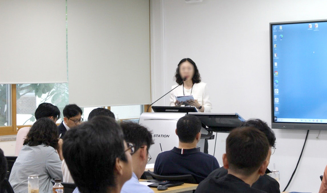 경기도교육청 재외한국학교 협력 방안 논의: 관계자들이 연수 현장을 찾아 협력 방안을 논의했다.